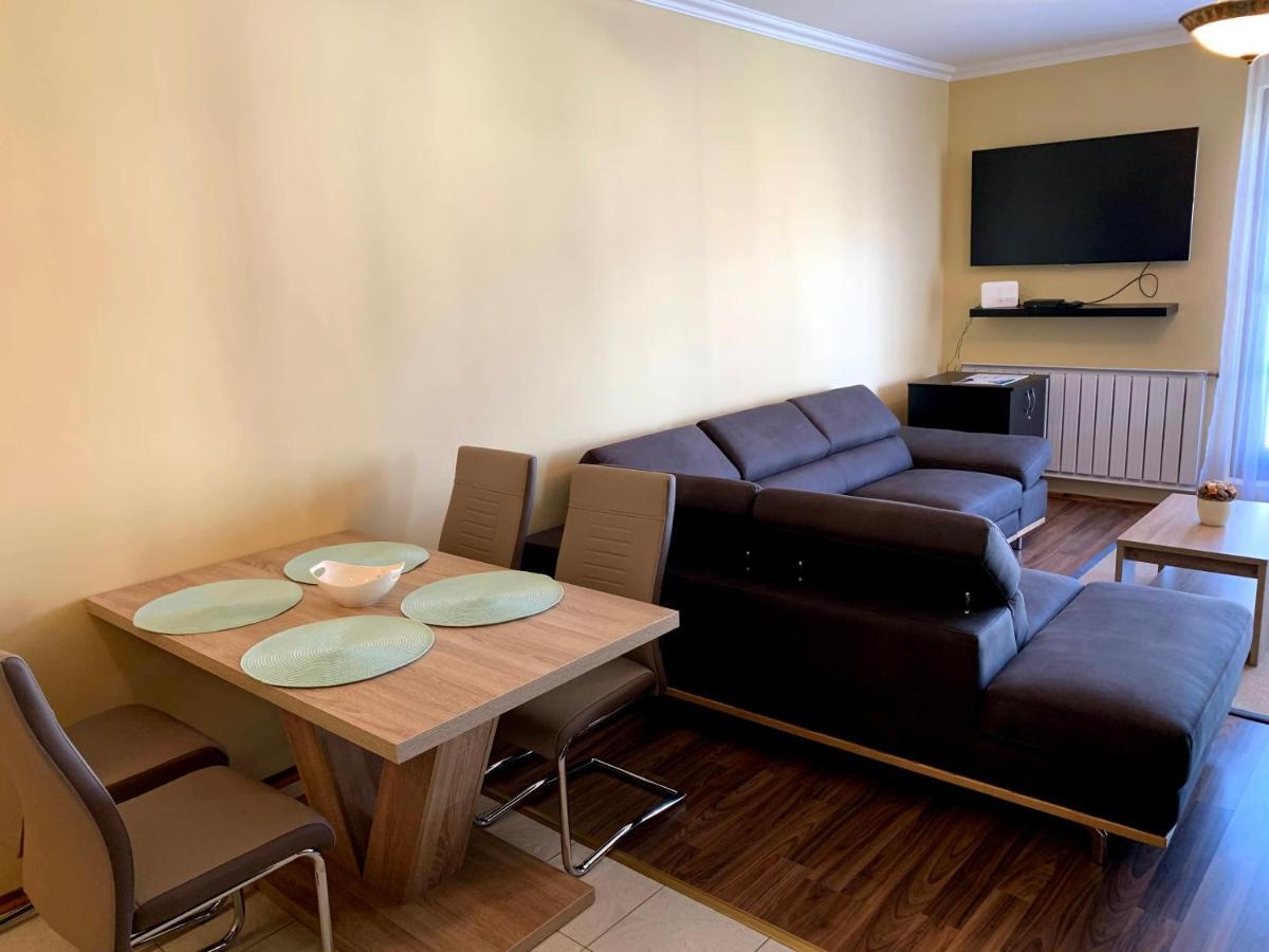 Lakeside Luxury Apartment ซามาร์ดี ภายนอก รูปภาพ